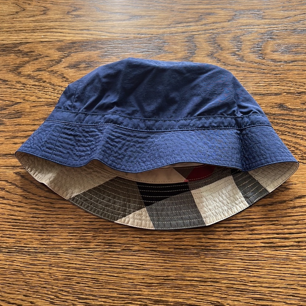 Burberry Children little kid reversible bucket hat gently used